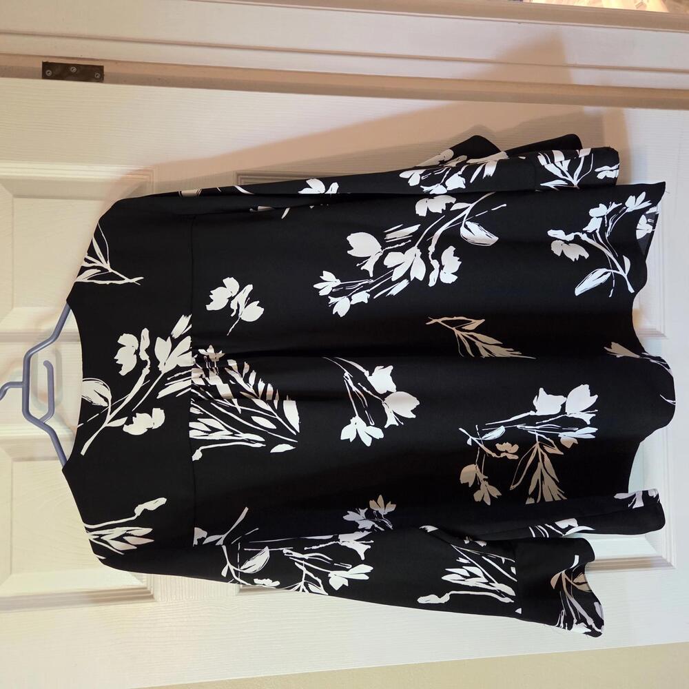 Vince Camuto Flutter Sleeve Floral Whisps V- Neck Tunic‎ XL - Picture 6 of 9